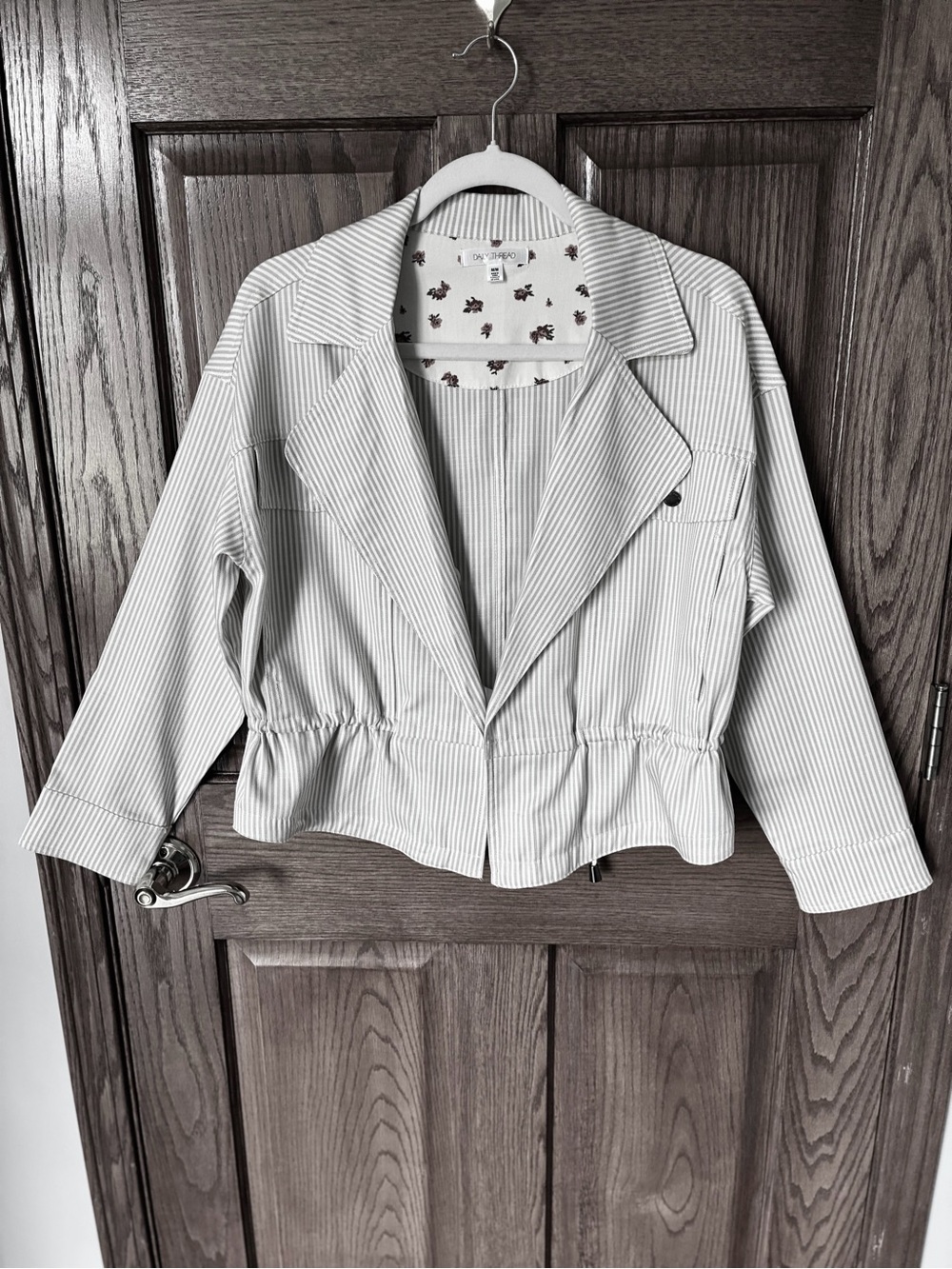 Lightweight Beige Striped Casual Women's Jacket/Coat. Sz M